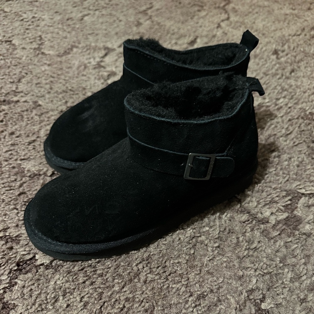 Bear Paw shorties size 3 girls
